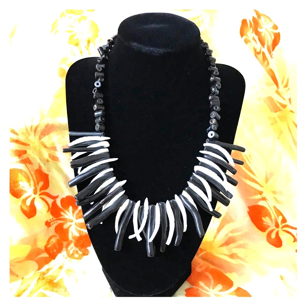 Lovely Statement Black & White necklace